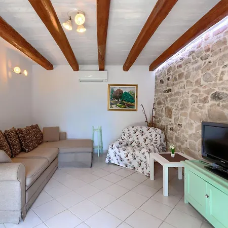 Pinia Ii - Kst127 By Interhome * Kastelir